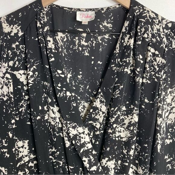 Parker Black and White Patterned Silk Dress Size Small Long Sleeve V Neck - Picture 2 of 12